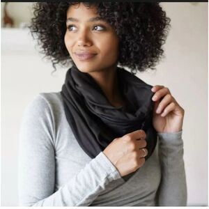 Beyond Yoga Infinity Scarf Hidden Zipper Pocket Black One Size Soft Warm Wrap‎